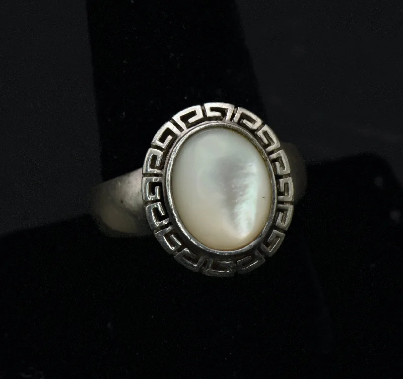 Office Friendly Rings -Vintage Sterling Silver Mother of Pearl Ring - Size 9