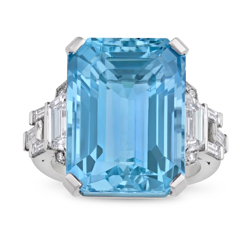 Magical Design Rings -Raymond Yard Aquamarine Ring, 16.10 carats