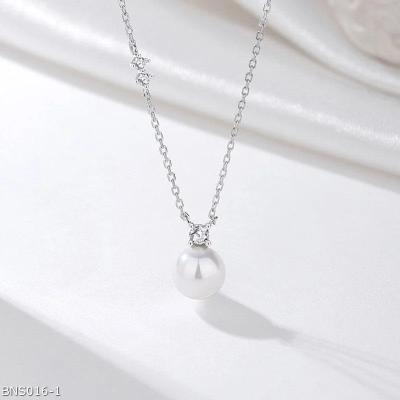 Ladies Necklaces with Crystal Drops-Elegant  pearl pendant Necklace