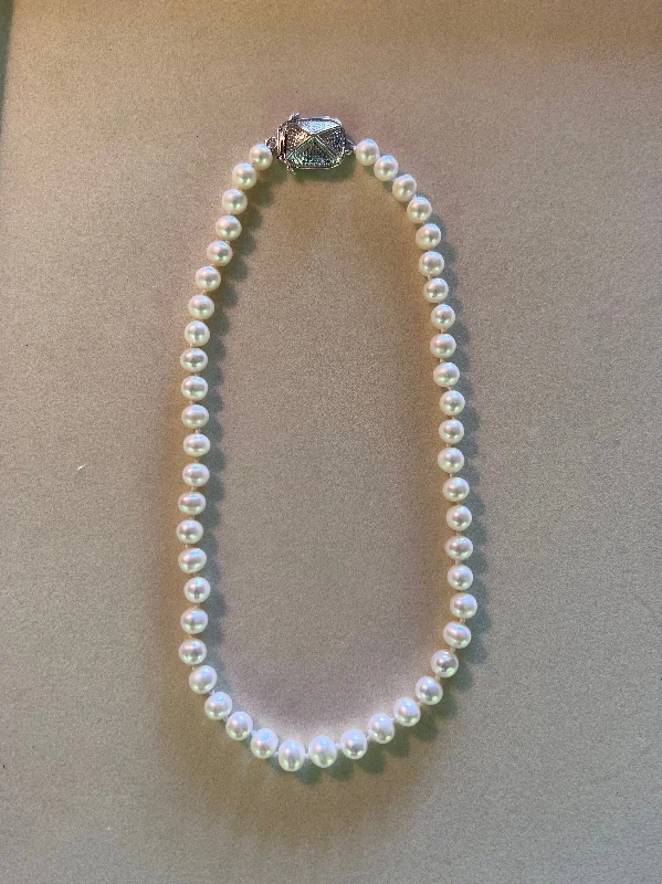 Ladies Necklaces with Frost Muscovite-Necklace - Pearl  (31BS)