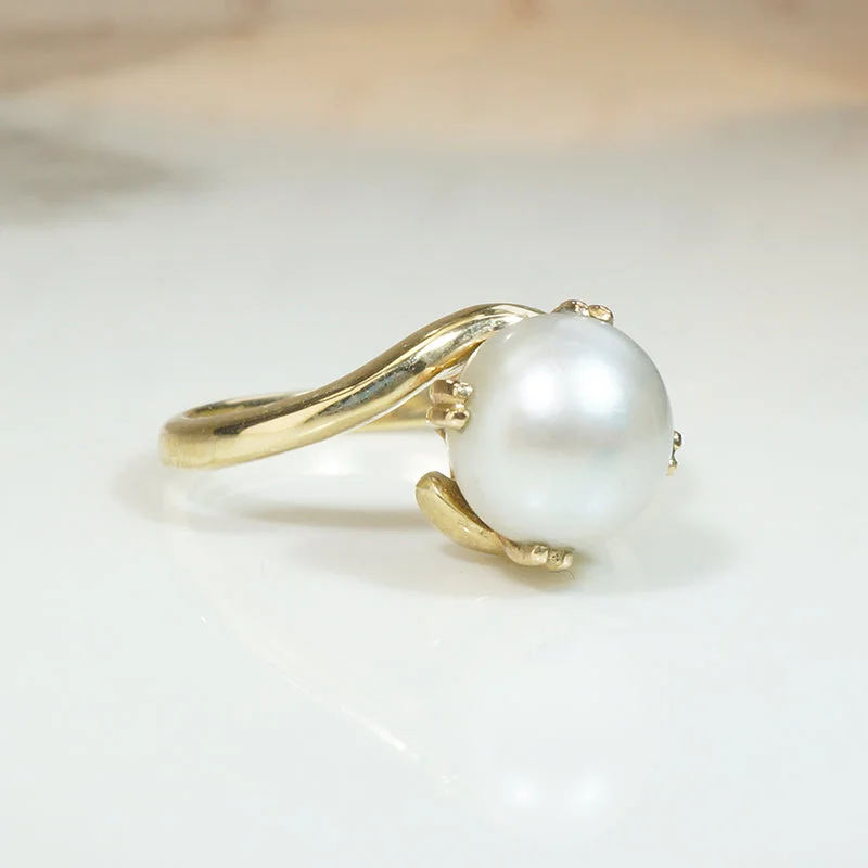 Quirky Gem Rings -Curvaceous Vintage Pearl Solitaire Ring