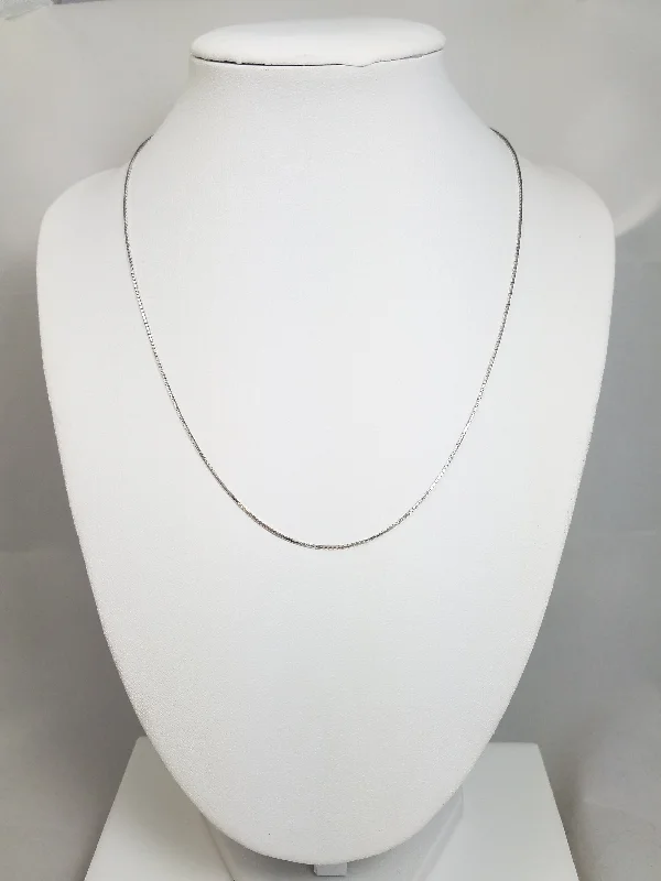 Ladies Necklaces for Trailblazers-17"/0.8mm Solid Box Link Necklace in 18k White gold