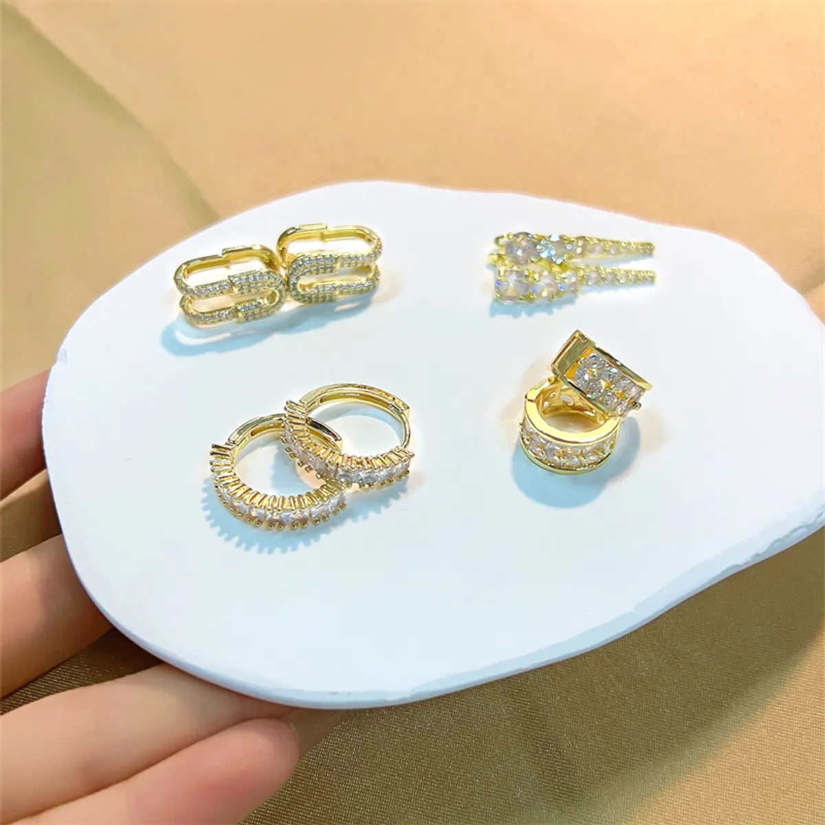 Ladies Earrings for Best Pals-1 Pair Casual Sweet Shiny Round Plating Inlay Copper Zircon Gold Plated Earrings