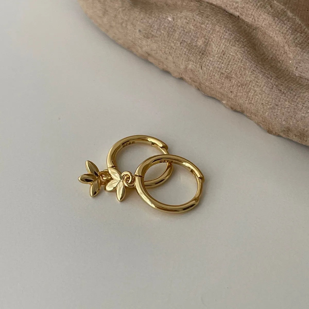 C50 Gold Leaf-Shaped Earring