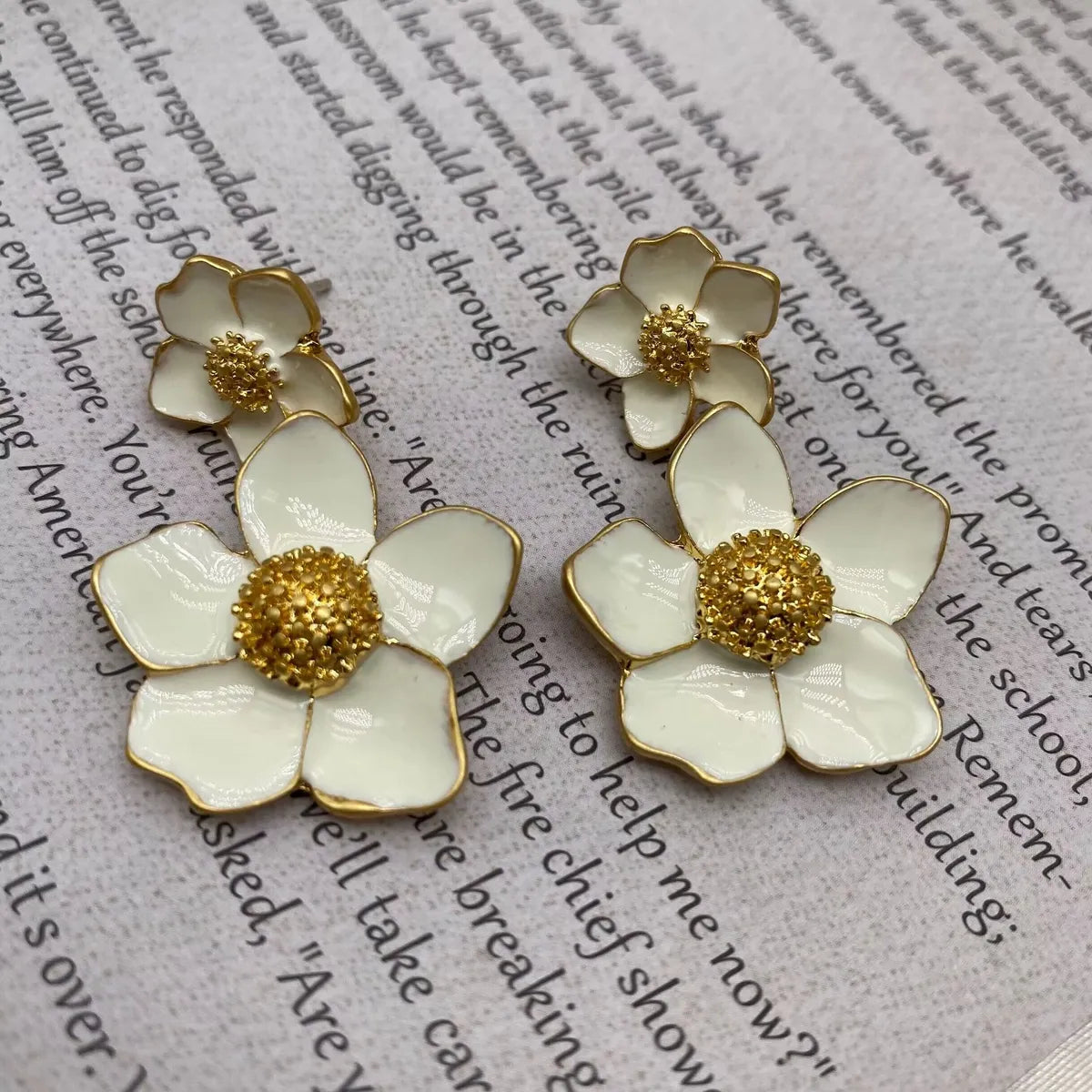 Ladies Earrings with Vibrant Gems-1 Pair Retro Flower Plating Alloy Drop Earrings