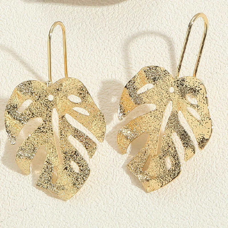 Leaf-shaped earring