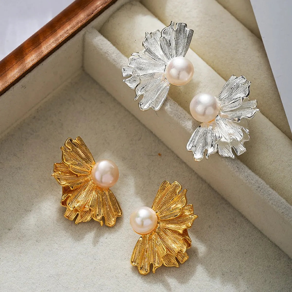 Ladies Earrings with Pink Petalite-1 Pair Sweet Classic Style Maple Leaf Pearl Plating Inlay Carving Brass Pearl Zircon Gold Plated Drop Earrings Ear Studs