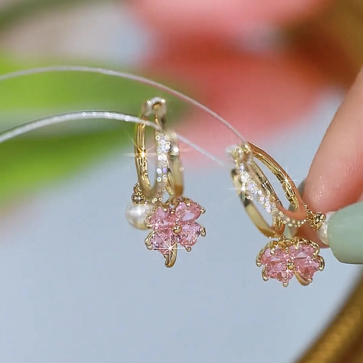 Pink Crystal Four-Leaf Flower Pearl [Copper Micro Inlay Ear Clip]]