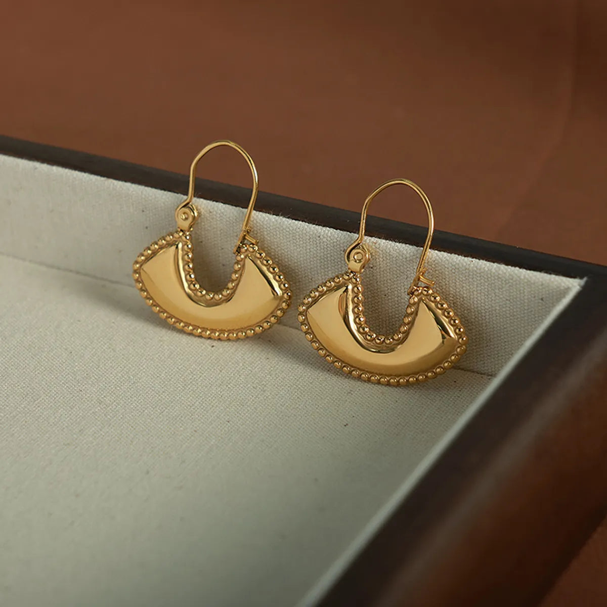 Ladies Earrings Vintage Flair-1 Pair Vintage Style Simple Style Classic Style Bag Plating Three-dimensional Titanium Steel 18k Gold Plated Earrings