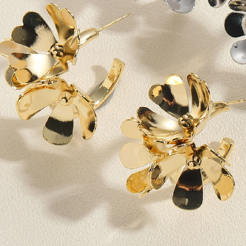 Three Flower Earrings Gold