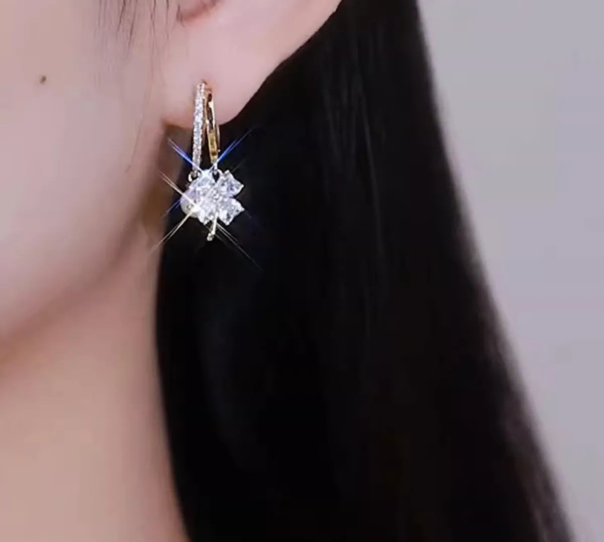 White Crystal Four-Leaf Flower Pearl [Revision Is Auricular Needle] A330