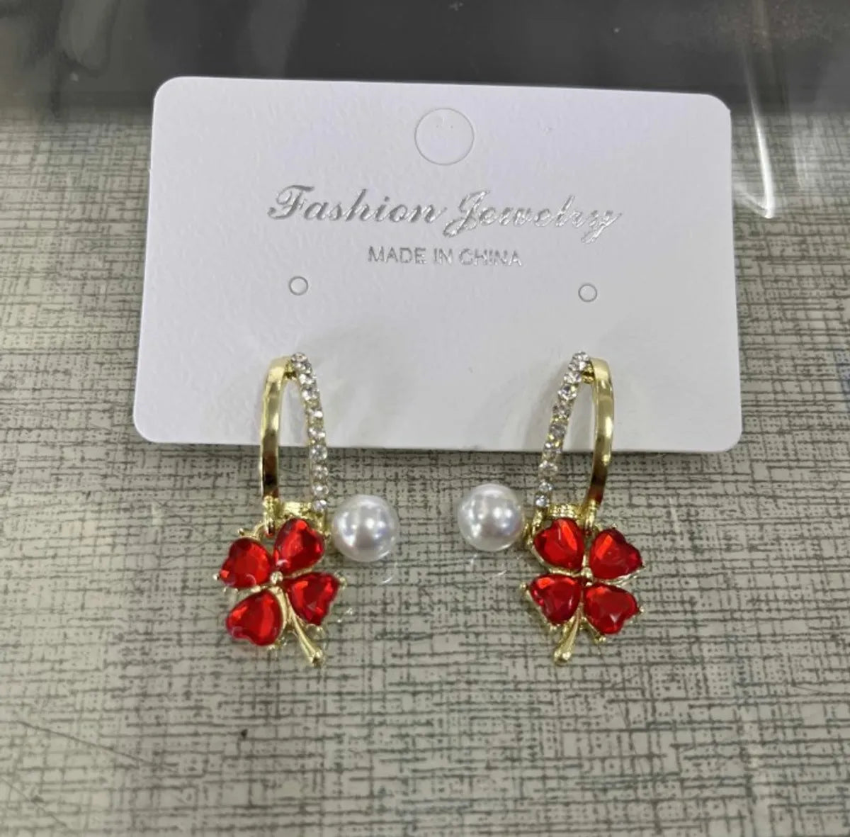 Red Crystal Four-Leaf Flower Pearl [Revision Is Auricular Needle] A330