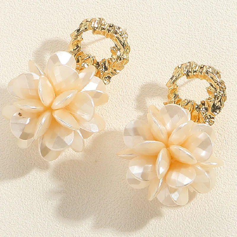 Pearl flower earrings