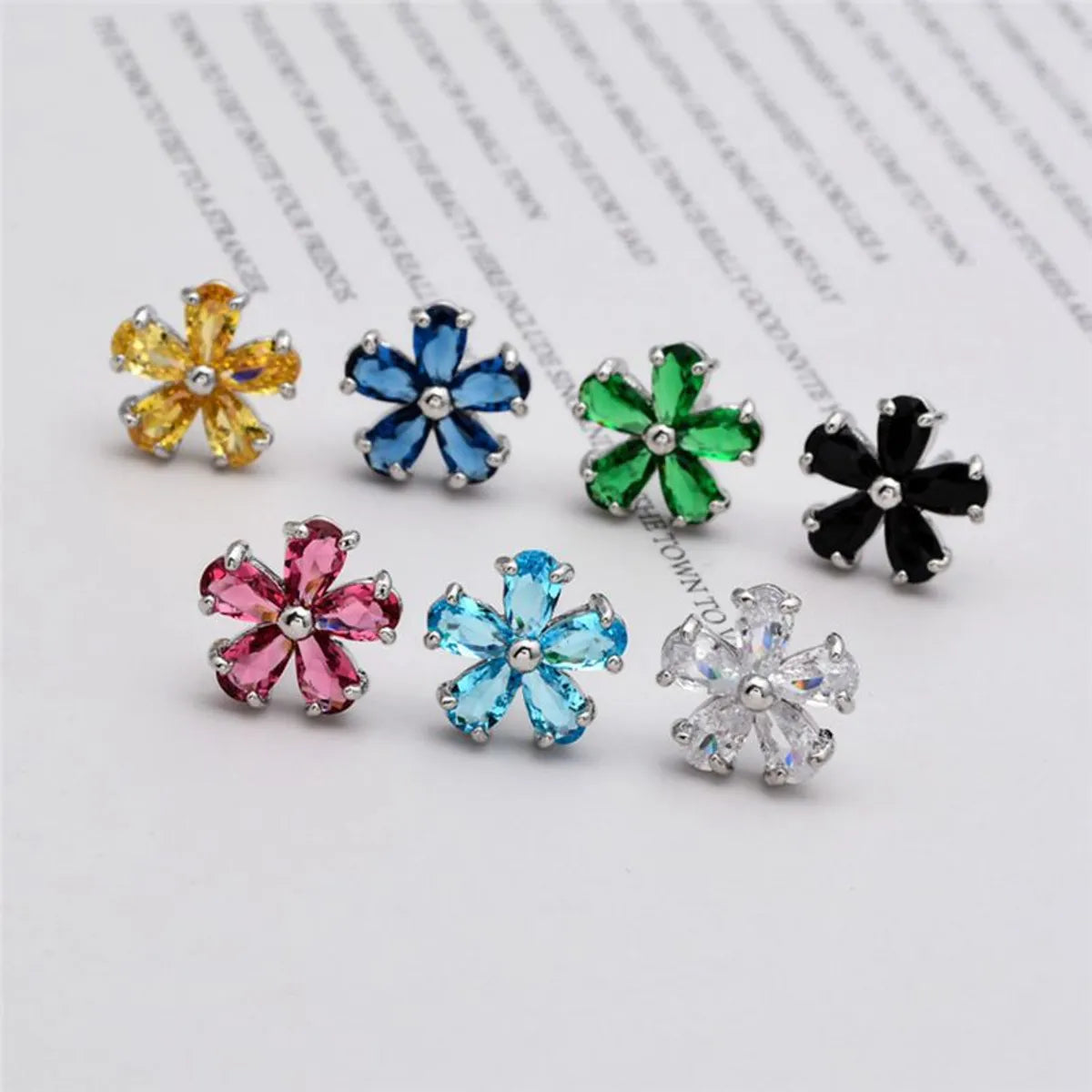 Ladies Earrings with Green Uvarovite-1 Pair Simple Style Flower Plating Inlay Copper Zircon White Gold Plated Ear Studs