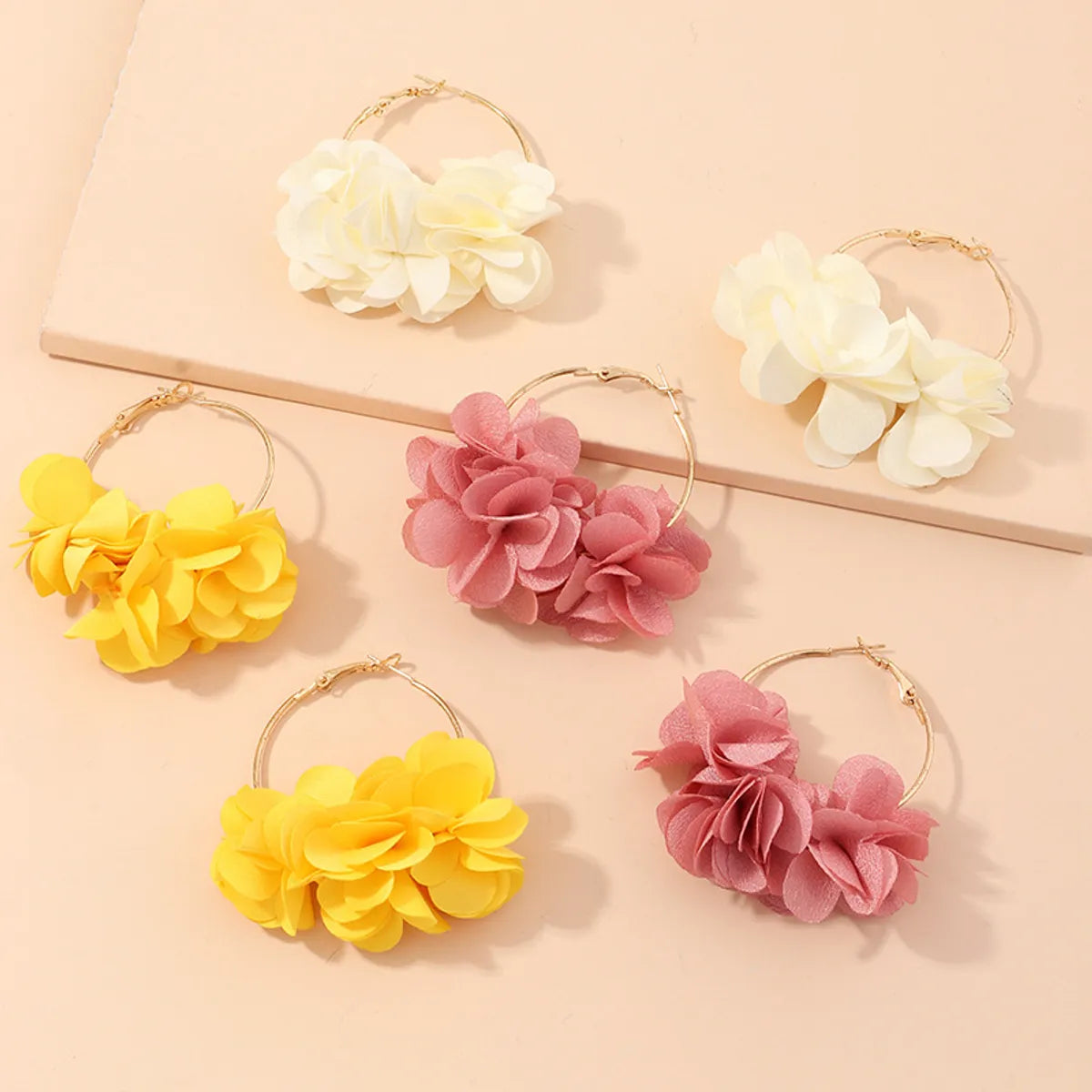 Ladies Earrings for Summer Vibes-Fashion Flower Alloy No Inlaid Earrings